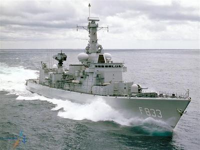 Fregat F833 op volle zee
